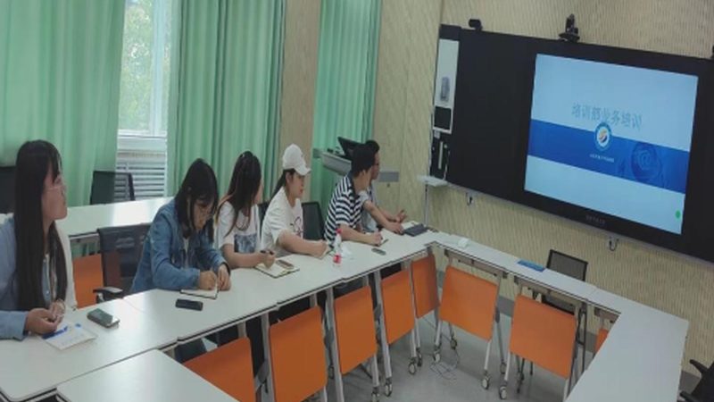 小标题：瑜伽教练培训，行业背景解读