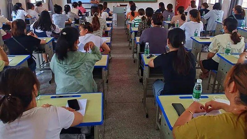 根据我国相关规定，自考本科申请学位证的时间限制如下：