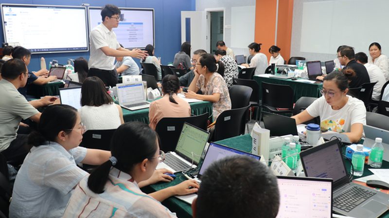 广州市教育考试院报考电话：020-12320